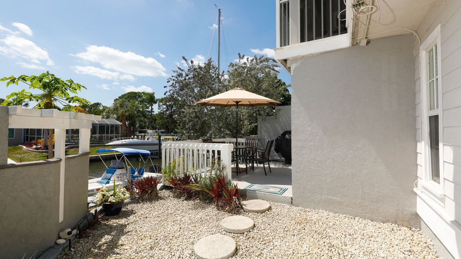 Building Photo - 9141 Lake Dr