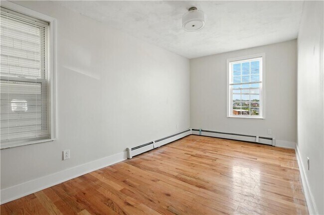 Building Photo - 108 Spruce St