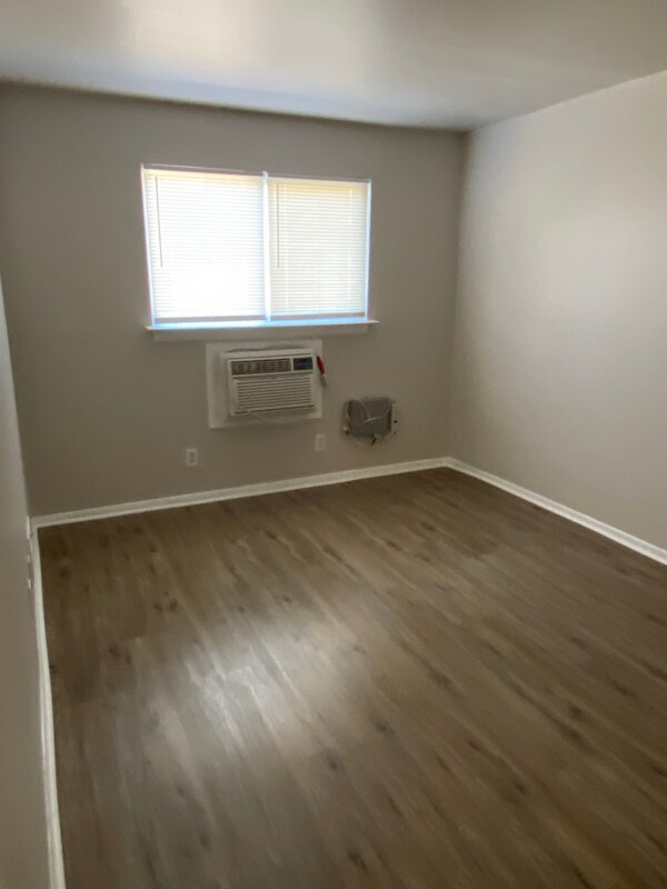 Building Photo - 1615 Bonwood Rd