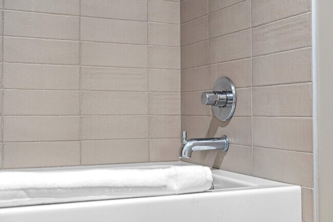 Building Photo - 1049 Seventh Avenue-SI FL7-ID1228264P