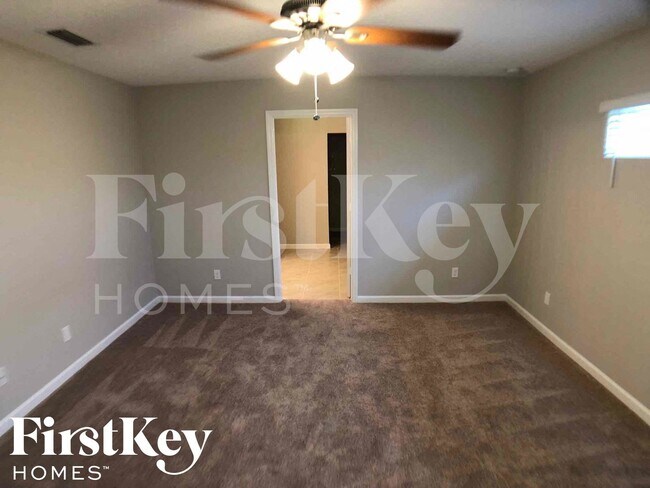 Building Photo - 2477 SW Aberdeen St