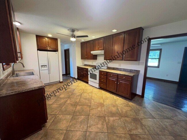 Building Photo - 702 Thorn St