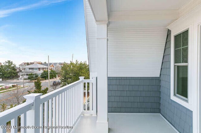 Building Photo - 916 Ocean Ave