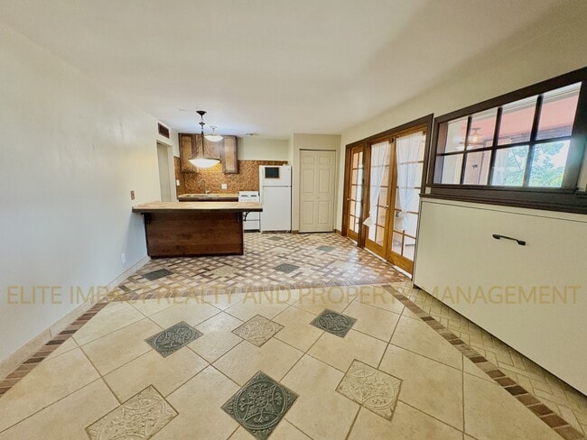 Building Photo - 2819 N Woodland Ave