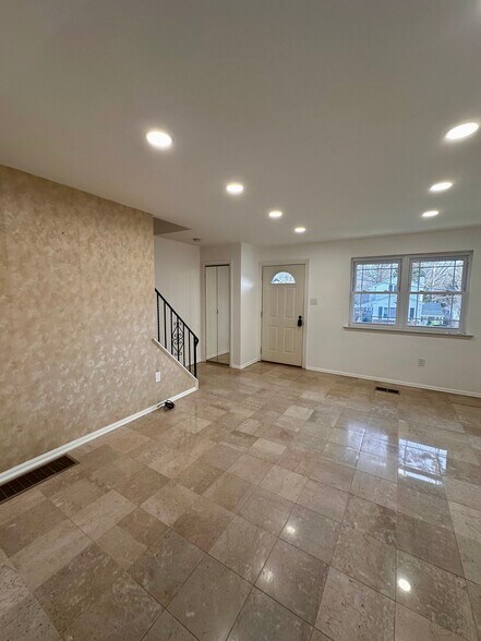 Building Photo - 454 Avenue A