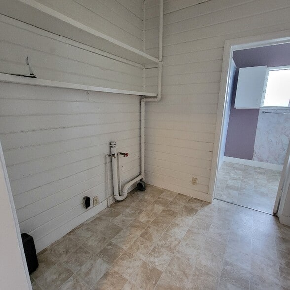 Building Photo - 319 SE Rose St