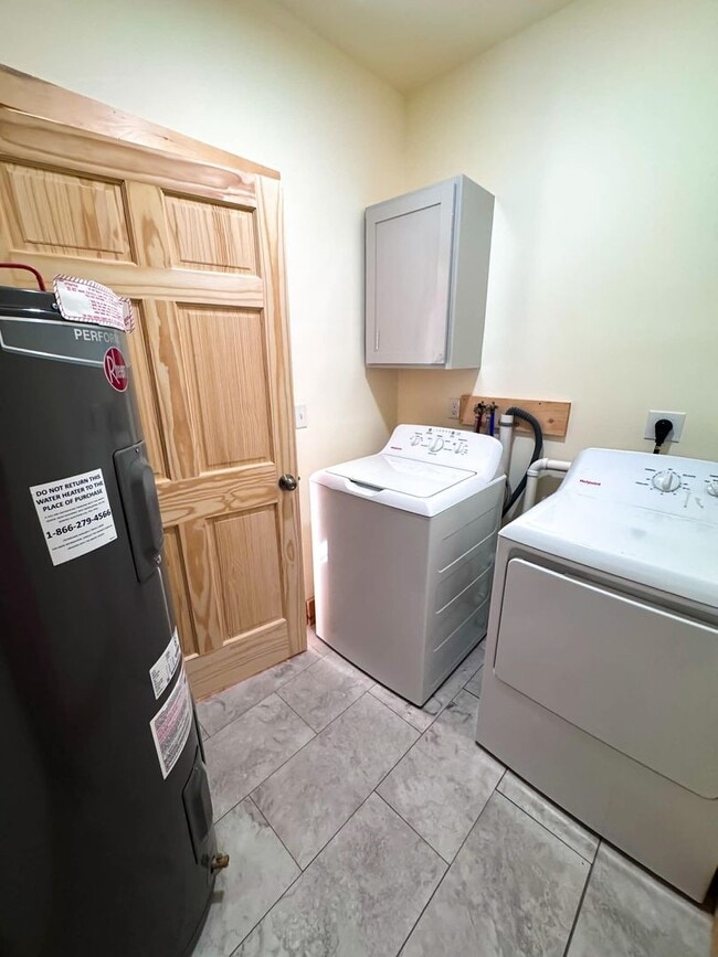 Building Photo - Meadow Woods