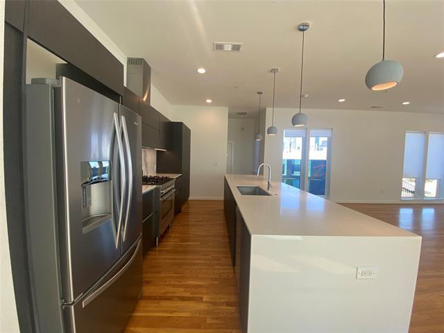 Building Photo - 1505 S Akard St