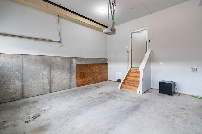 Building Photo - Five Bed Manayunk Apartment