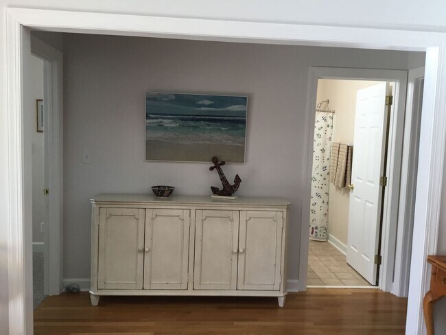 Building Photo - Furnished Condo In Southport - All Utilities Included - 3 month lease only