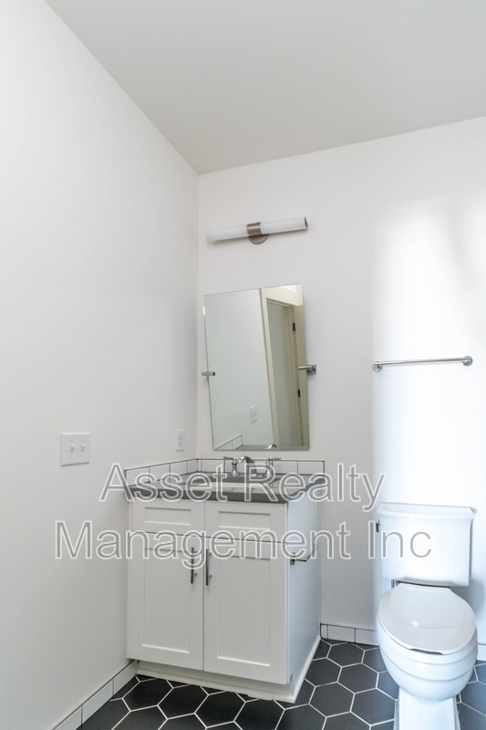 Building Photo - 1120 Franck St