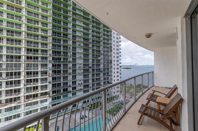Building Photo - 1750 N Bayshore Dr