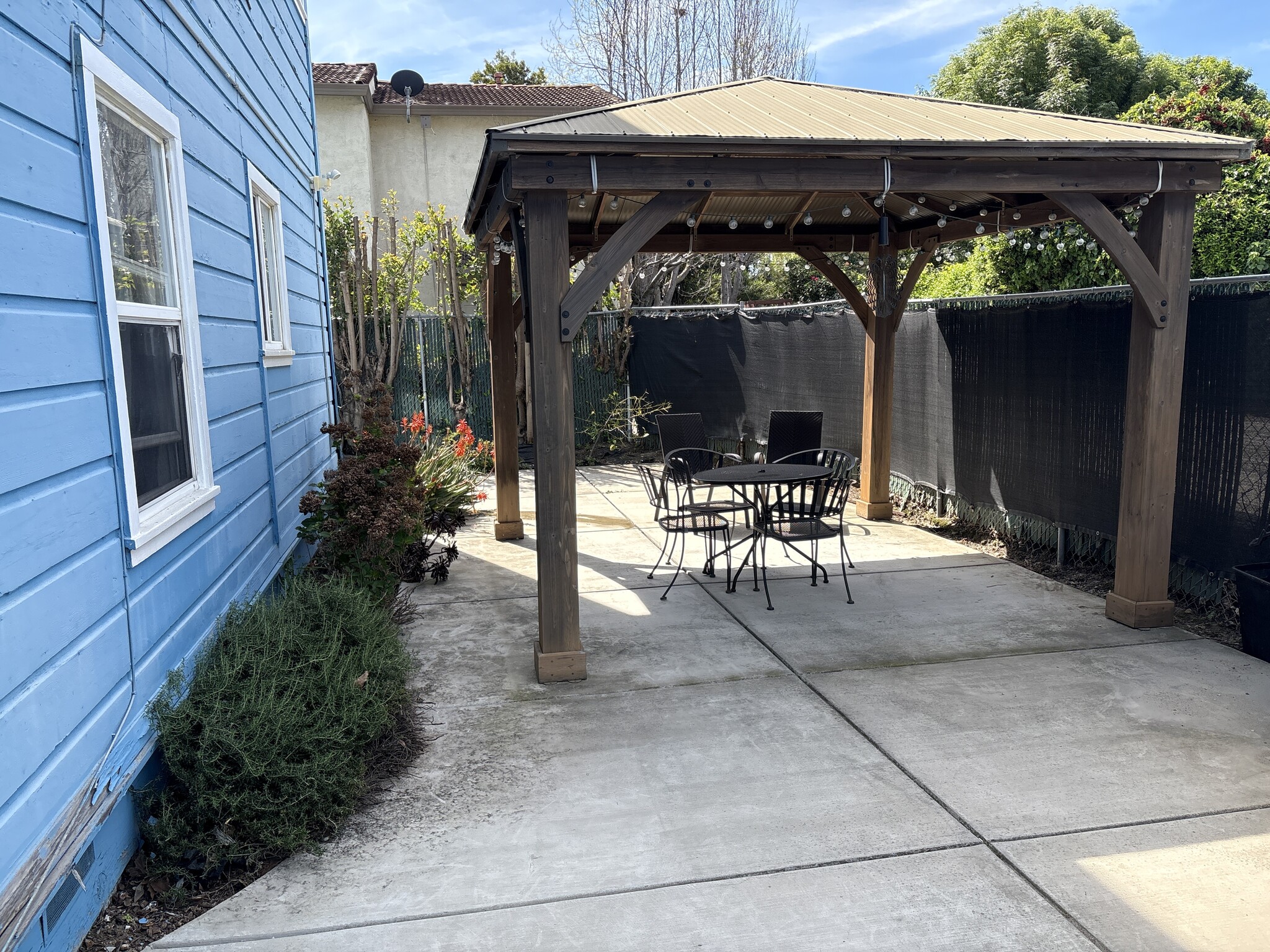 Building Photo - 124 Lewelling Blvd