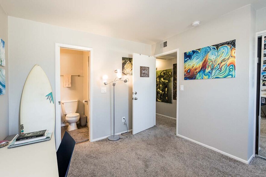 Building Photo - 1750 Prefumo Canyon Rd