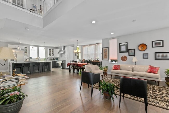 Building Photo - 5Bd/3.25Ba Seattle House