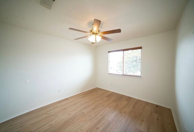 Building Photo - 9519 Deep Valley Dr