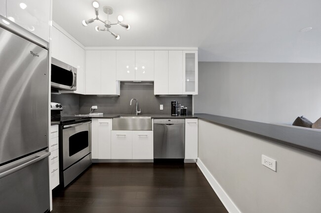 Building Photo - 30 E Huron St