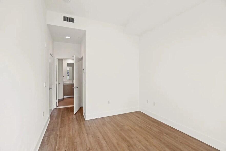 Building Photo - 5308 Sepulveda Blvd