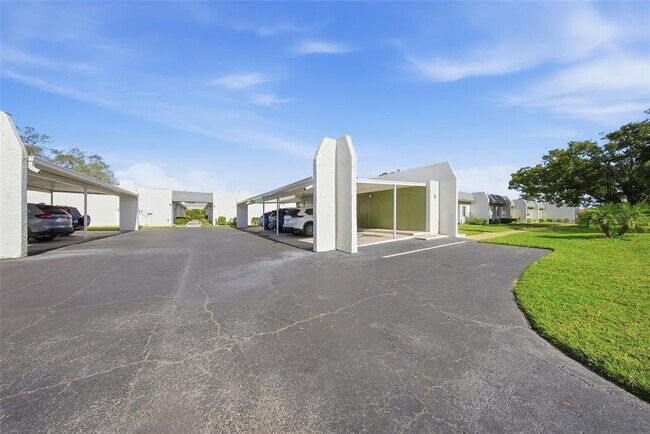 Building Photo - 4651 Lake Villa Dr