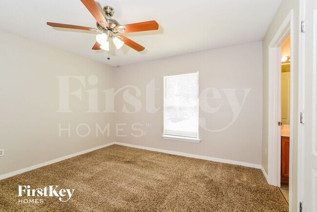 Building Photo - 2657 Bentley Dr