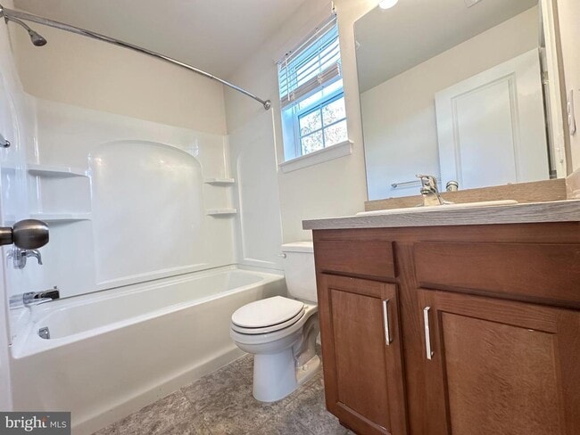 Building Photo - 377 Minck Ave