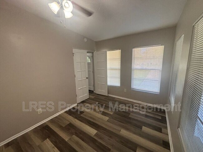 Building Photo - 314 Nanette Dr