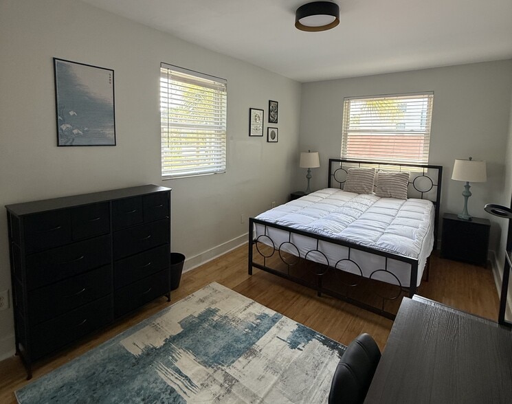 rm 1 queen - 16 Reid St