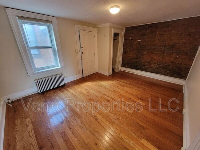 Building Photo - 16 2nd St