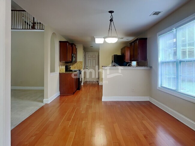 Building Photo - 2116 Benchmark Dr SW