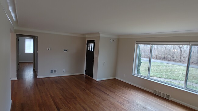 Living room view towards bedrooms area - 6934 Winding Way