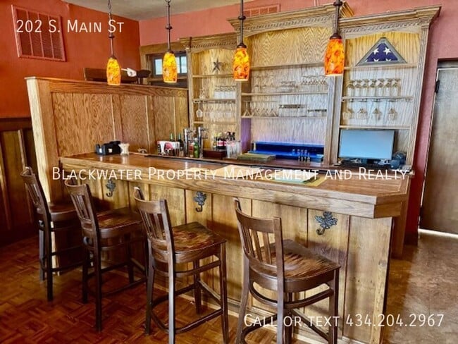 Building Photo - 202 S Main St