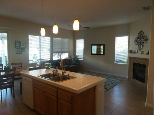 Building Photo - West Roseville 2100sqft, 3 Bedroom (office...