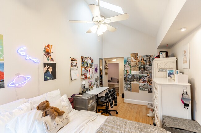 Building Photo - S Street