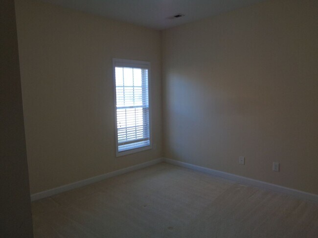 Building Photo - APPLICATION PENDING-Clemmons-Lovely Patio Home with Sunroom