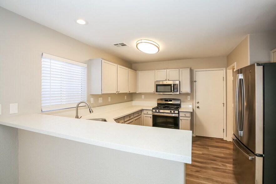 Building Photo - 5325 Cholla Blossom Ct