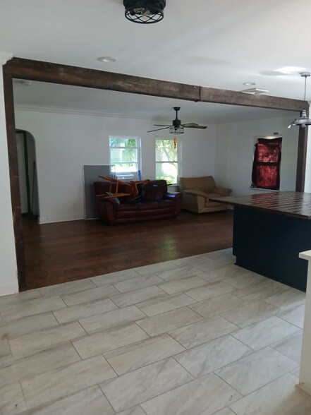Primary Photo - 4424 N River Rd