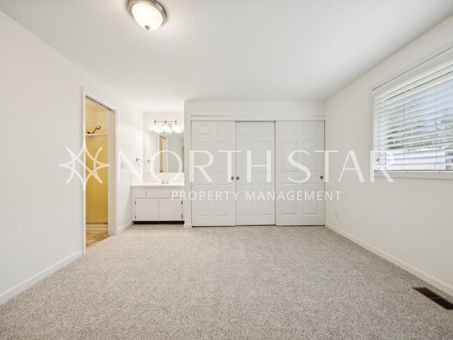 Building Photo - Beautifully Maintained Single-Level Home w...