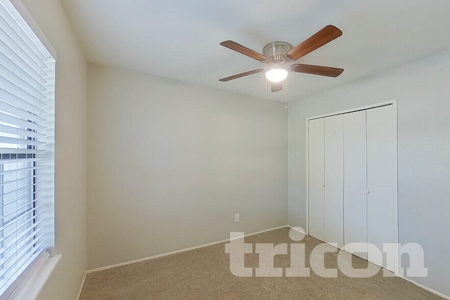 Building Photo - 10022 Deer Hollow Dr