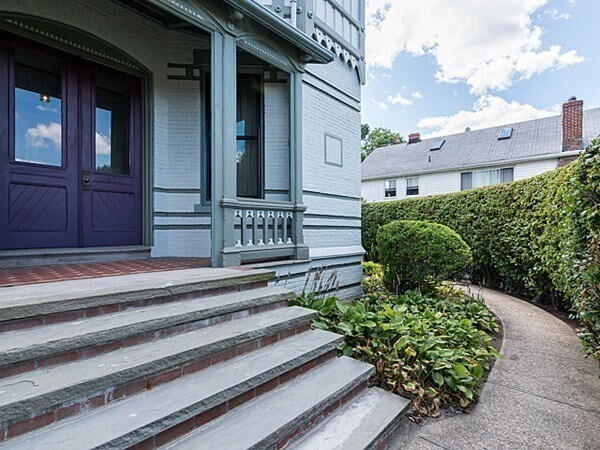 Building Photo - 832 Belmont St