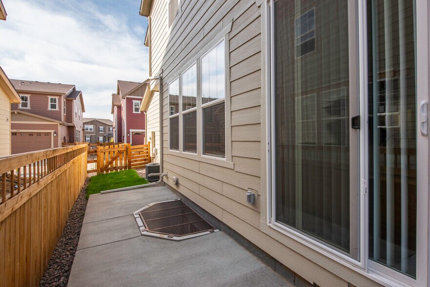 Building Photo - 1237 Shale Way