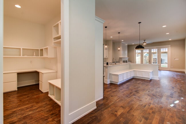 Building Photo - 1828 11th Ave N