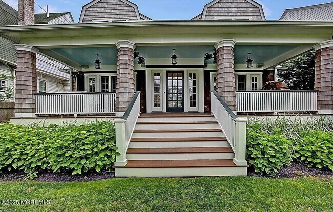 Building Photo - 611 Sunset Ave