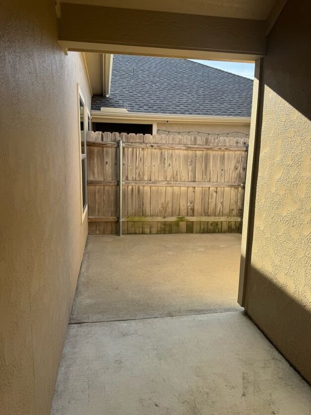 Building Photo - Welcome Home to Summit Crossing