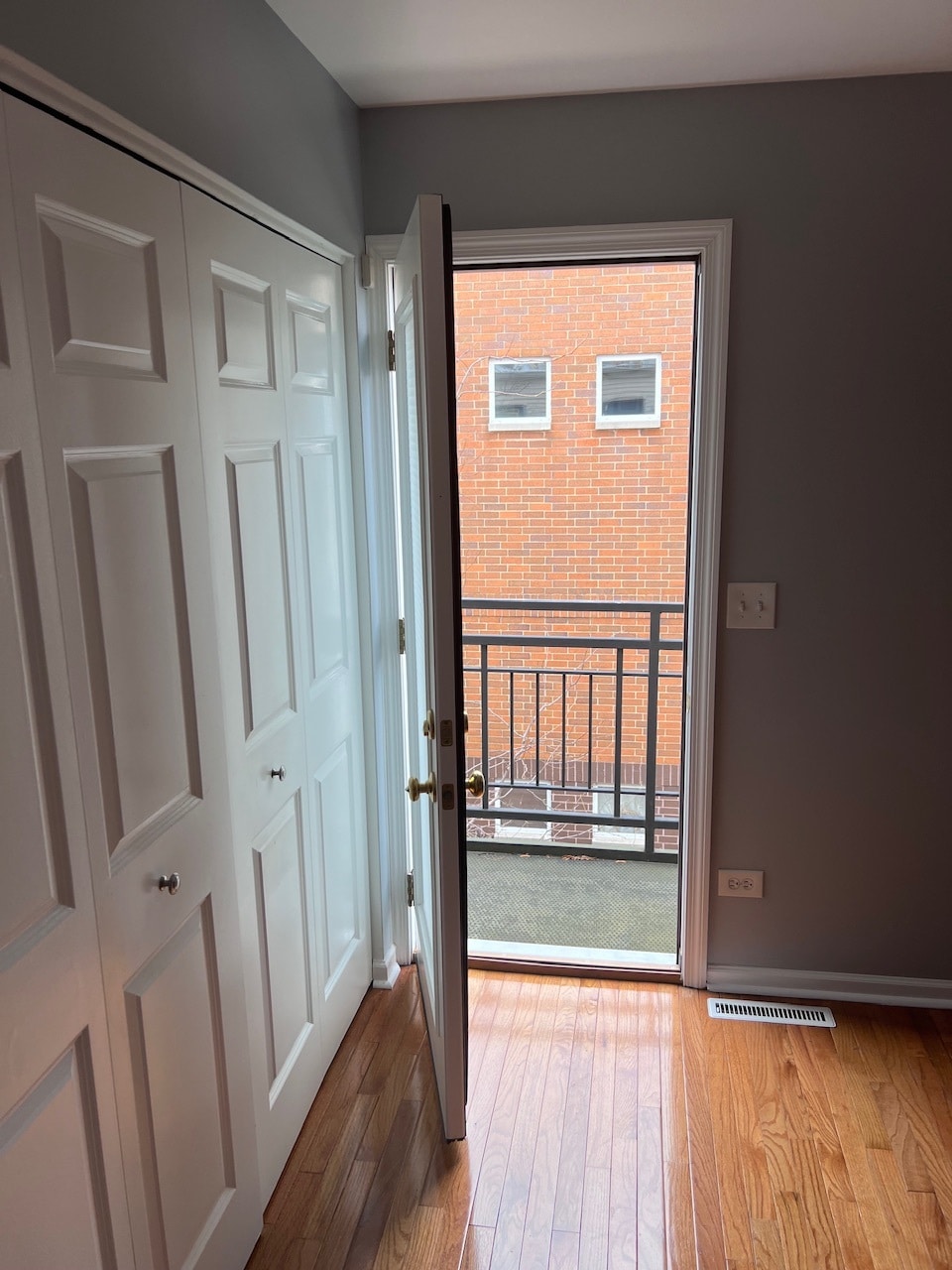 Building Photo - 7256 N Rogers Ave