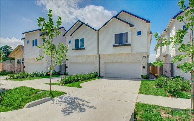 Building Photo - 4914 Noble St