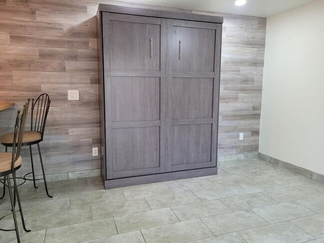 Building Photo - 350 Los Altos Dr