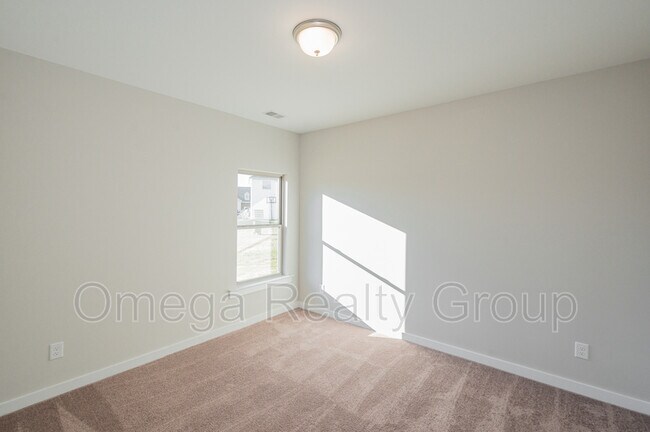 Building Photo - 45 Red Oak Ct