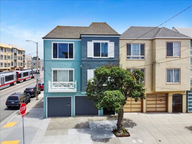 Building Photo - 1400-1402-1402 48th Ave