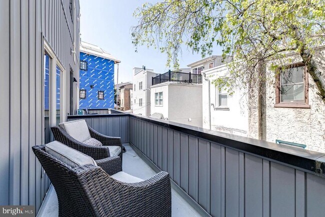 Building Photo - 938 N Leithgow St