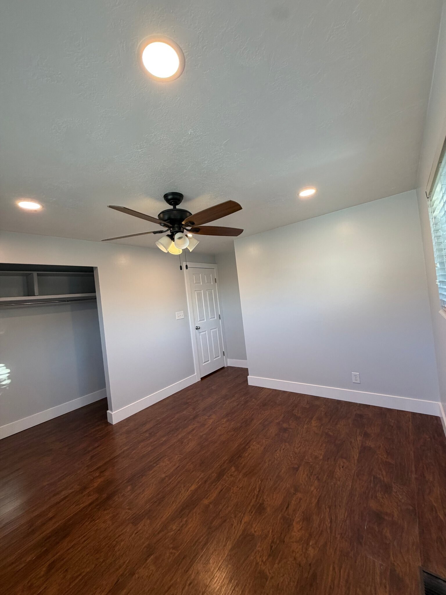 Building Photo - 881 N 1000 E